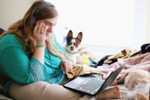 Woman with laptop and dog beside her - "The Excellent Student Book" Create an Optimal Learning Environment